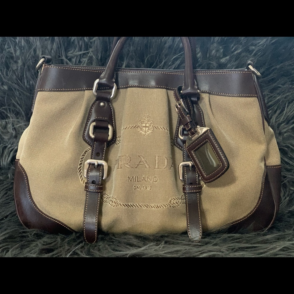 Prada - Picture 2 of 13